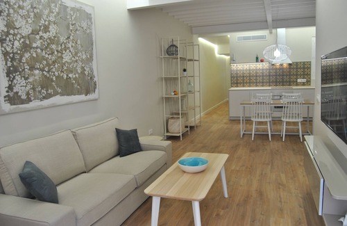 Old Town Apartment | Discover Cream Homes La Rambla: Rated 9.6, Family-Friendly Stay