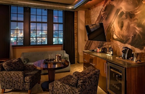 Fifth Ward Hotel | Pet-Friendly Cream Studio at The Iron Horse Hotel