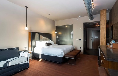 Fifth Ward Hotel | Pet-Friendly Cream Studio at The Iron Horse Hotel