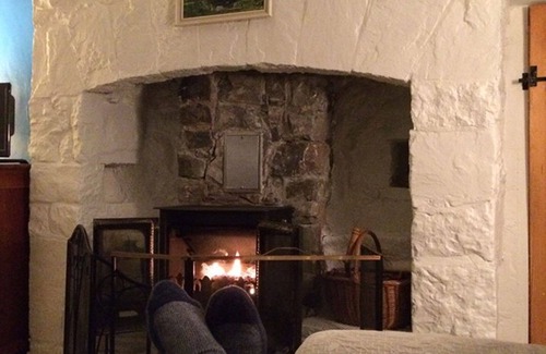 Keadue Cottage | Historic Crean Cottage: Pet-Friendly Retreat with Pool