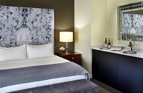 West Plaza Hotel | Discover Adventure and Comfort with Pets at This Paradise!
