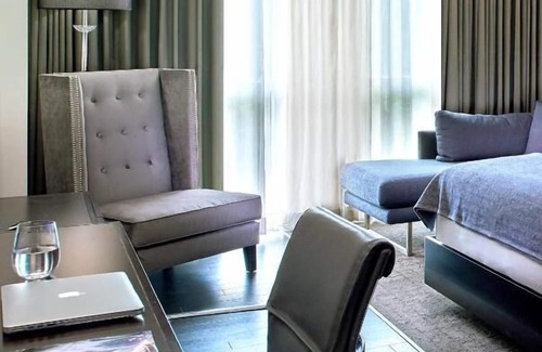 West Plaza Hotel | Discover Adventure and Comfort with Pets at This Paradise!
