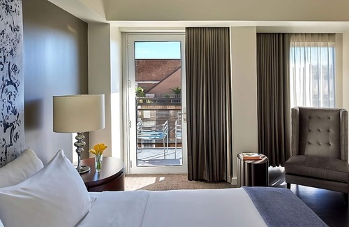 West Plaza Hotel | Discover Adventure and Comfort with Pets at This Paradise!