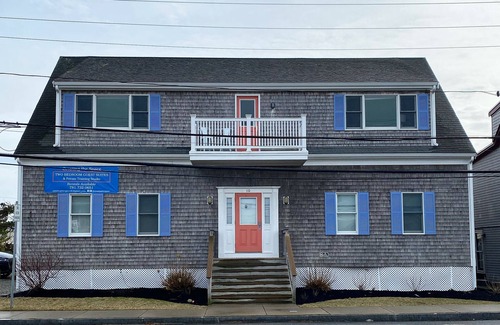 Humarock Apartment | Oceanfront Guest Suite with Pool and Breakfast Included