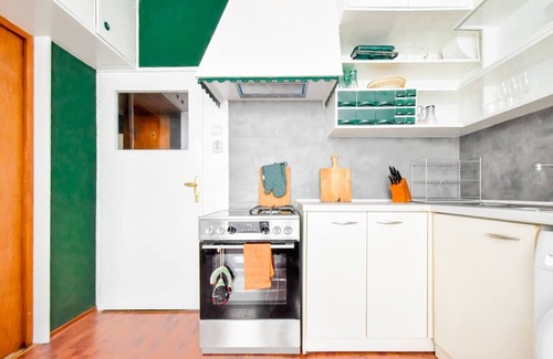 Lozenets Apartment | Budget-Friendly Central Hotel with Free Parking & Kitchen