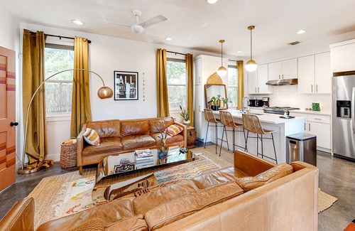 Blackshear-Prospect Hill House | Creative & Cozy | Walkable East Austin Locale | Screened Porch, Fenced Yard