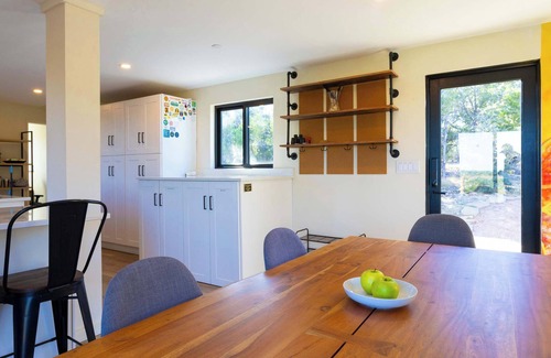 Johnson City House | Creator Cabin - Contemporary Getaway w/Sauna