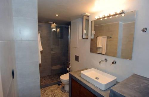 Egira Apartment | Waterfront Bliss at Crecian - Guest Rated 9.9/10