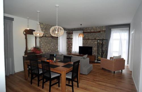 Egira Apartment | Waterfront Bliss at Crecian - Guest Rated 9.9/10