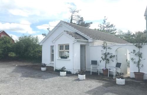 Creegh House | Experience Comfort at Cree River Cottage - Rated 9/10