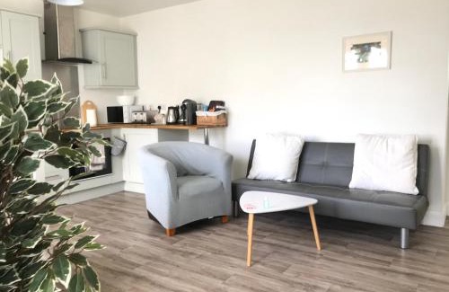 Creegh House | Experience Comfort at Cree River Cottage - Rated 9/10