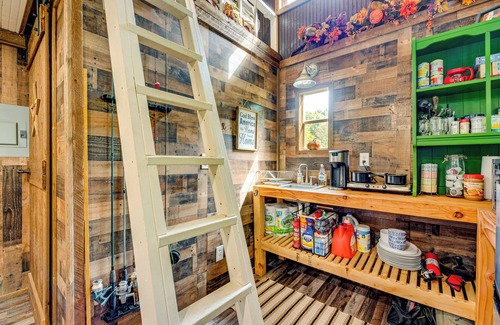 Summerville Apartment | Creek Access, Fire Pit & Grill: Summerville Studio