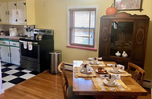 West Saugerties Cottage | Relaxing Creek & Catskill Mountain Views Near Hiking and Skiing