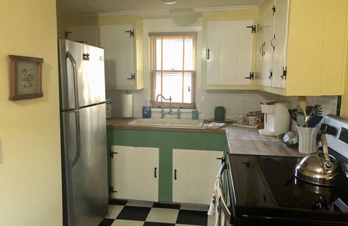 West Saugerties Cottage | Relaxing Creek & Catskill Mountain Views Near Hiking and Skiing