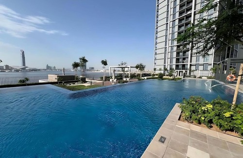 Dubai Apartment | Creek Edge 1-bedroom with WiFi ,High floor, Creek Harbour view