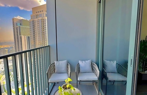 Dubai Apartment | Creek Edge 1-bedroom with WiFi ,High floor, Creek Harbour view