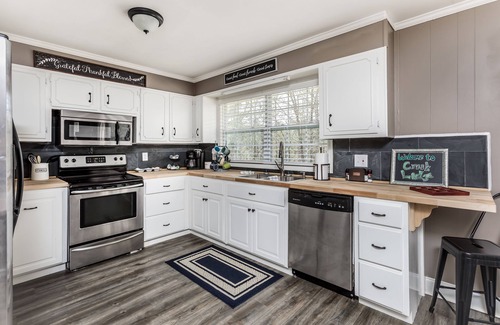 LaGrange House | Discover Creek Lodge - LaGrange's Hidden Gem with Lake Views
