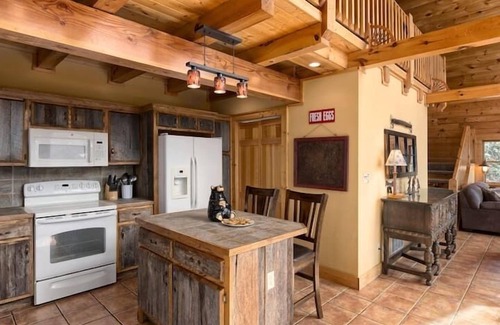 Waynesville Cabin | Creek'nWoods IV: Scenic Views, Decks & Family-Friendly Fun