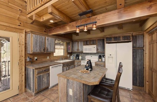 Waynesville Cabin | Creek'nWoods IV: Scenic Views, Decks & Family-Friendly Fun