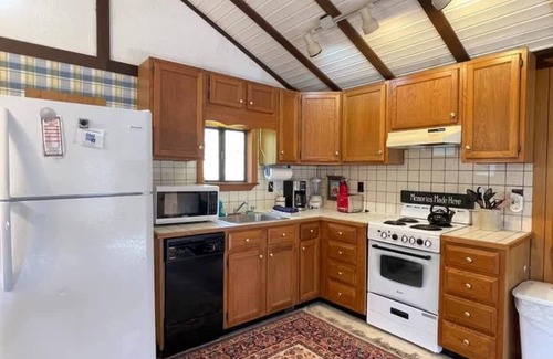 Berkeley Springs Cabin | Creek-side Cabin Summ