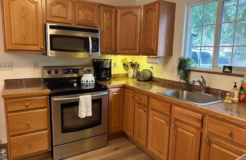 Mount Hood Village Cottage | Explore Creek Side Adventure Cottage Near Mt. Hood