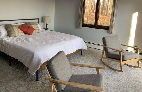 Conneaut House | Creek side retreat and breathtaking views! Moments from hunting and fishing!