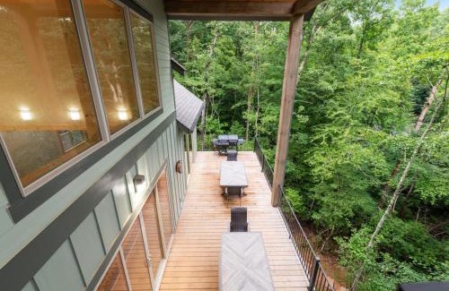 Foxfire Estates House | Relaxing Creek Songs: Hot Tub, Sauna & Fire Pit Awaits