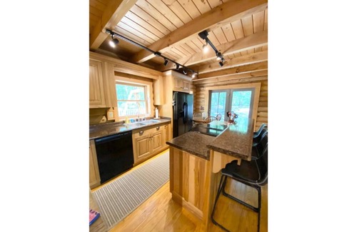 Mentone Cabin | Experience Creek Wood Reserve: Top-Rated Retreat in Mentone