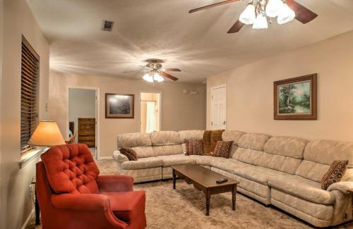 Ooltewah House | Creekfront Cabin Near Chattanooga with Inviting Hot Tub