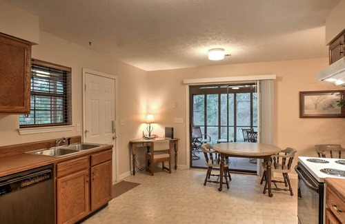Ooltewah Cabin | Cozy Creekfront Cabin Near Chattanooga with Hot Tub