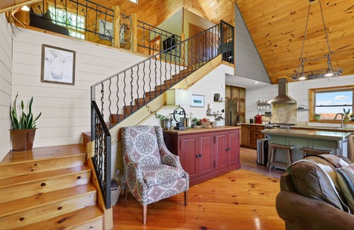 Mineral Bluff Cabin | Private CreekFront Cabin with Game Tables & Pet-Friendly Stay