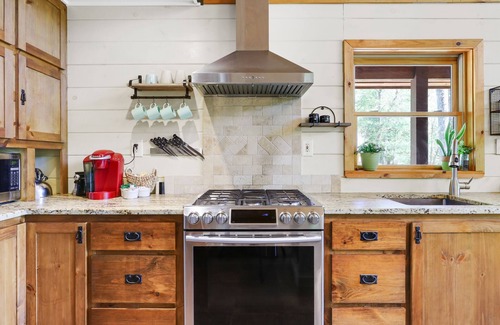 Mineral Bluff Cabin | Private CreekFront Cabin with Game Tables & Pet-Friendly Stay