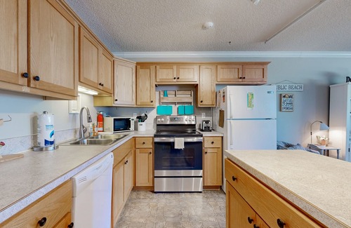 Neskowin Condo | Idyllic Creekfront Condo with Beach Access and Ocean Views