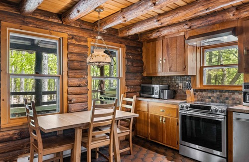 Bushkill Cabin | Rustic Log Cabin Retreat by the River with Pool & Spa