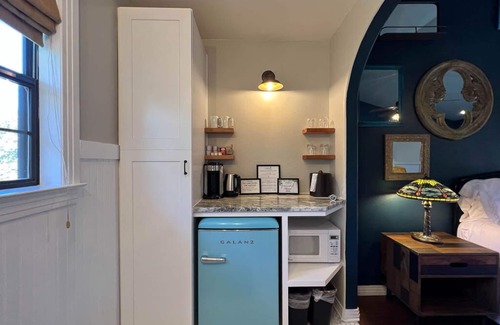 Wimberley Bed & Breakfast | Relax at Creekhaven Inn & Spa: Oceanfront Retreat Awaits