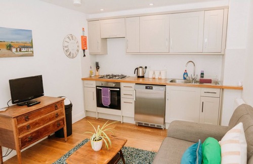 Burnham-on-Crouch Hotel | Experience Creeksea Place Barns: 4-Star Retreat with Spa