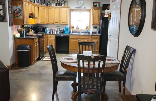 Murfreesboro Condo | Creekside #4: Your Ideal Retreat with Lake Views & Pool