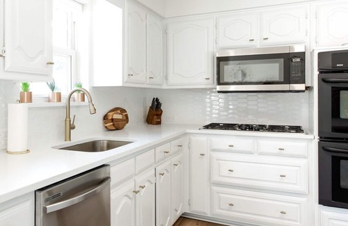 Garland House | Ideal 4BR Retreat with Private Pool & Lush Garden Oasis