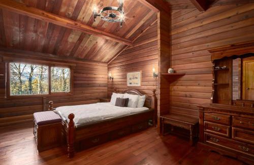 East Kootenay House | Pet-Friendly Creekside Cabin with Family Amenities
