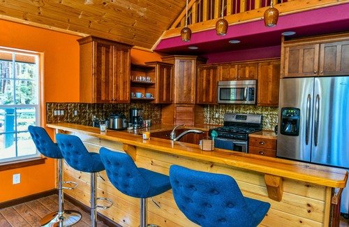 Shingletown Cabin | Pet-Friendly Lassen Cabin by the Creek with Hot Tub & EV Charging