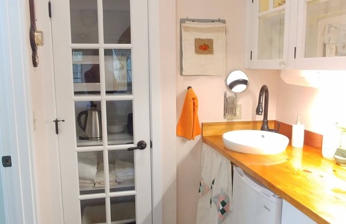 Medford Cabin | Tranquil Creekside Cabin with Ocean View and Spa Amenities