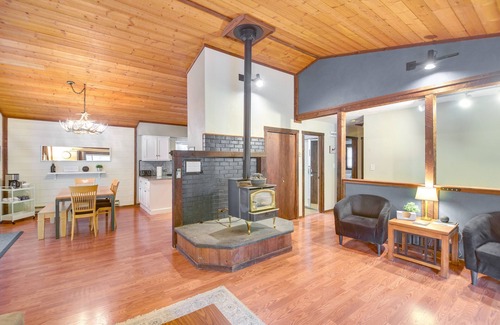 Downieville-Lawson-Dumont Cabin | Creekside Cabin: Family-Friendly Retreat with Spa & Hot Tub