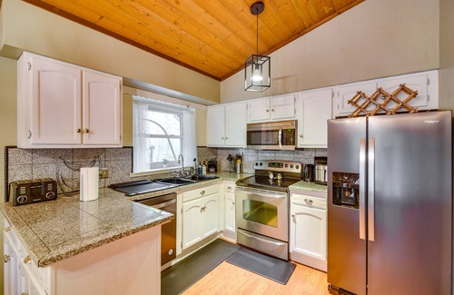 Downieville-Lawson-Dumont Cabin | Creekside Cabin: Family-Friendly Retreat with Spa & Hot Tub