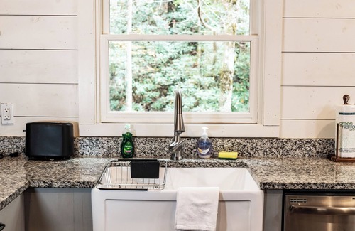 Suches Cabin | Idyllic Suches Creekside Cabin in Scenic National Forest