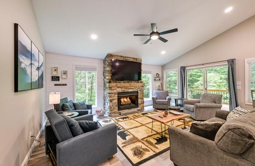 Franklin House | Top-Rated Creekside Cabin Near Downtown Franklin