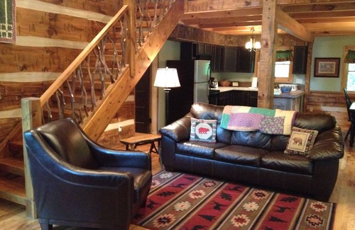 Hot Springs Cabin | Serene Creekside Cabin with Hot Tub & Family-Friendly Amenities
