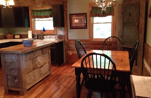 Hot Springs Cabin | Serene Creekside Cabin with Hot Tub & Family-Friendly Amenities