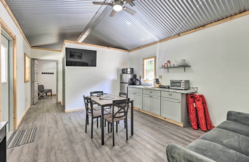 East Tallassee Cabin | Pet-Friendly Creekside Cabin Retreat with Fire Pit & Spa