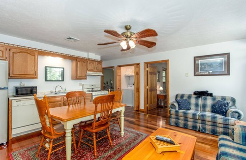 Clearfield Cabin | Experience Nature at Creekside Cabin @ The Bear's Den