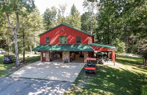 Clearfield Cabin | Experience Nature at Creekside Cabin @ The Bear's Den